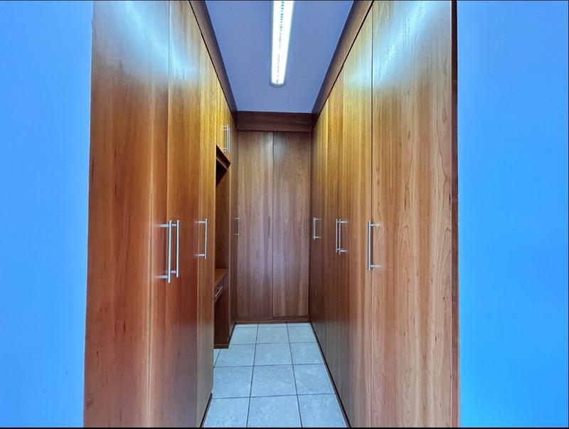6 Bedroom Property for Sale in Birdwood Estate North West